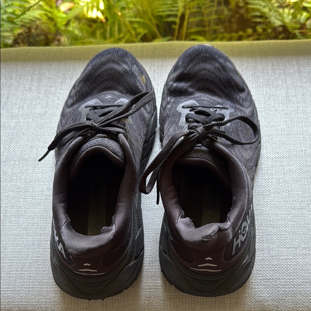 Hoka Arahi Black Athletic Shoes with Lace-Up Design Women’s 7